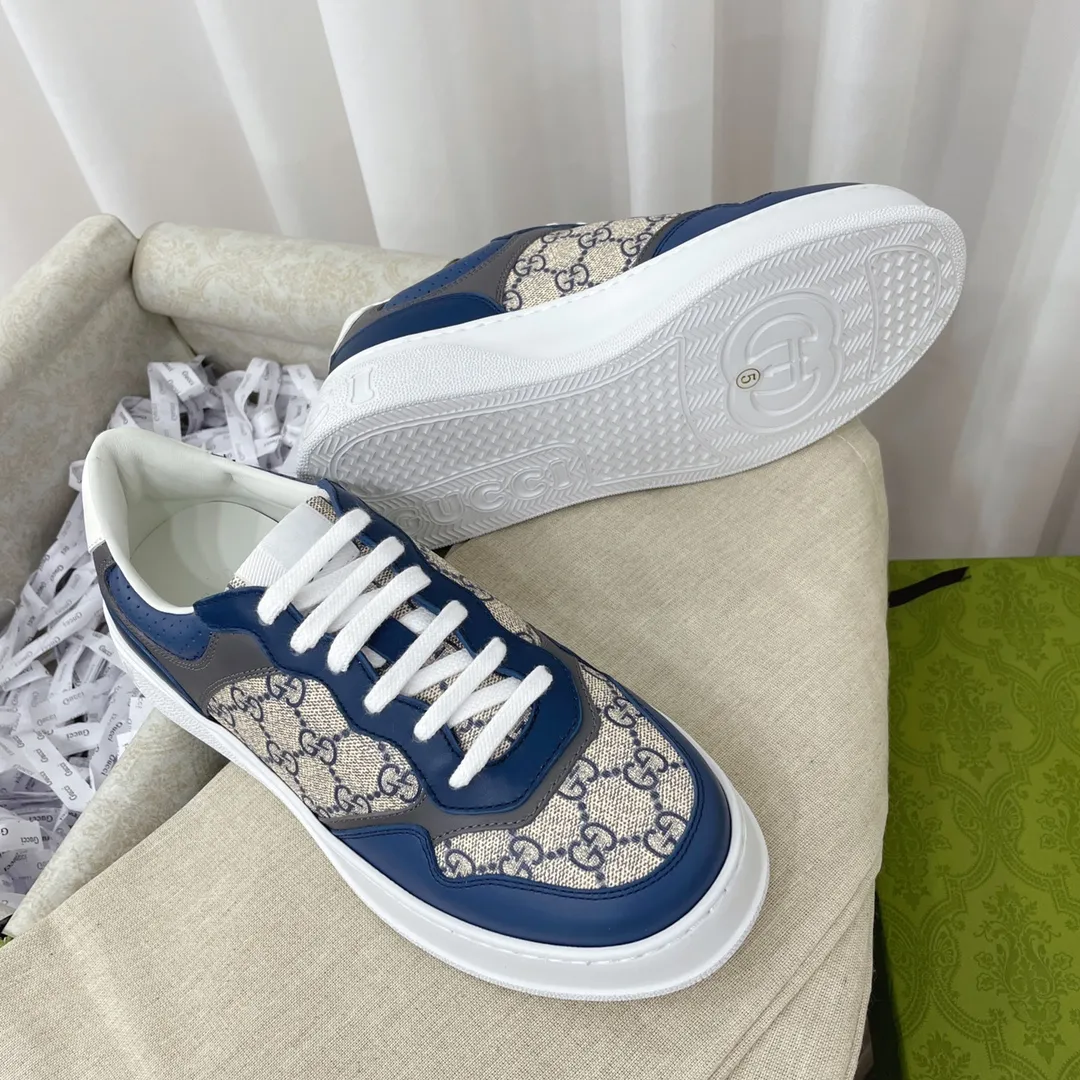 👟👟Ex-factory price 480👟👟Gucci~~New upgraded version, original original color @GG couple's thick-soled shoes...biscuit shoes...white shoes...sneakers...flat shoes...catwalk style: celebrities, Internet celebrities, Xiaohongshu, etc. will definitely plant grass and call❤ Original customized cowhide fabric (classic old floral fabric, perforation, embossing process), the original bottom has a large Gucci Logo, and there is a GG on the heel Logo, 5cm thick sole, classic Gucci webbing... Regular size 35-44